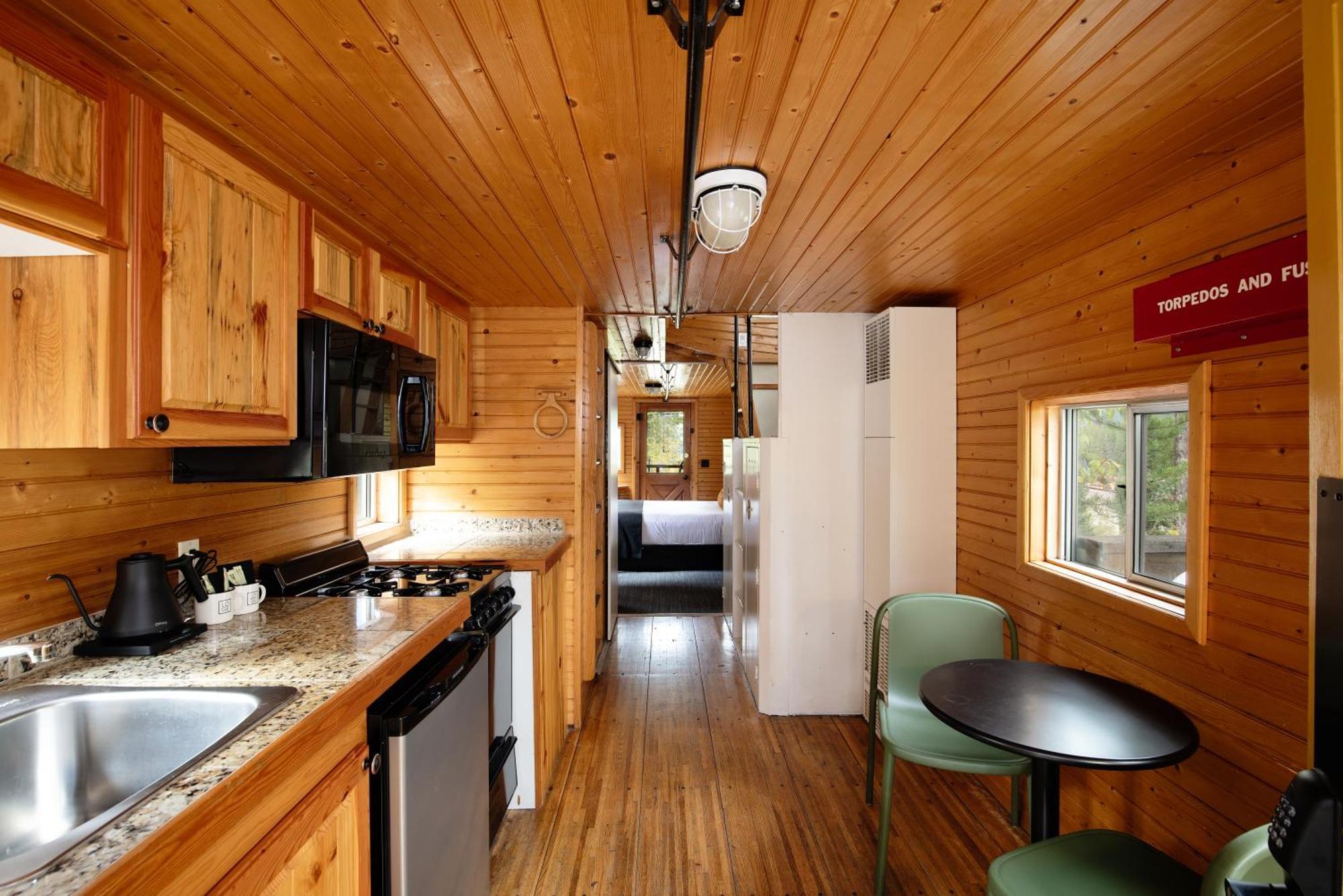Essex Loge Glacier National Park מראה חיצוני תמונה